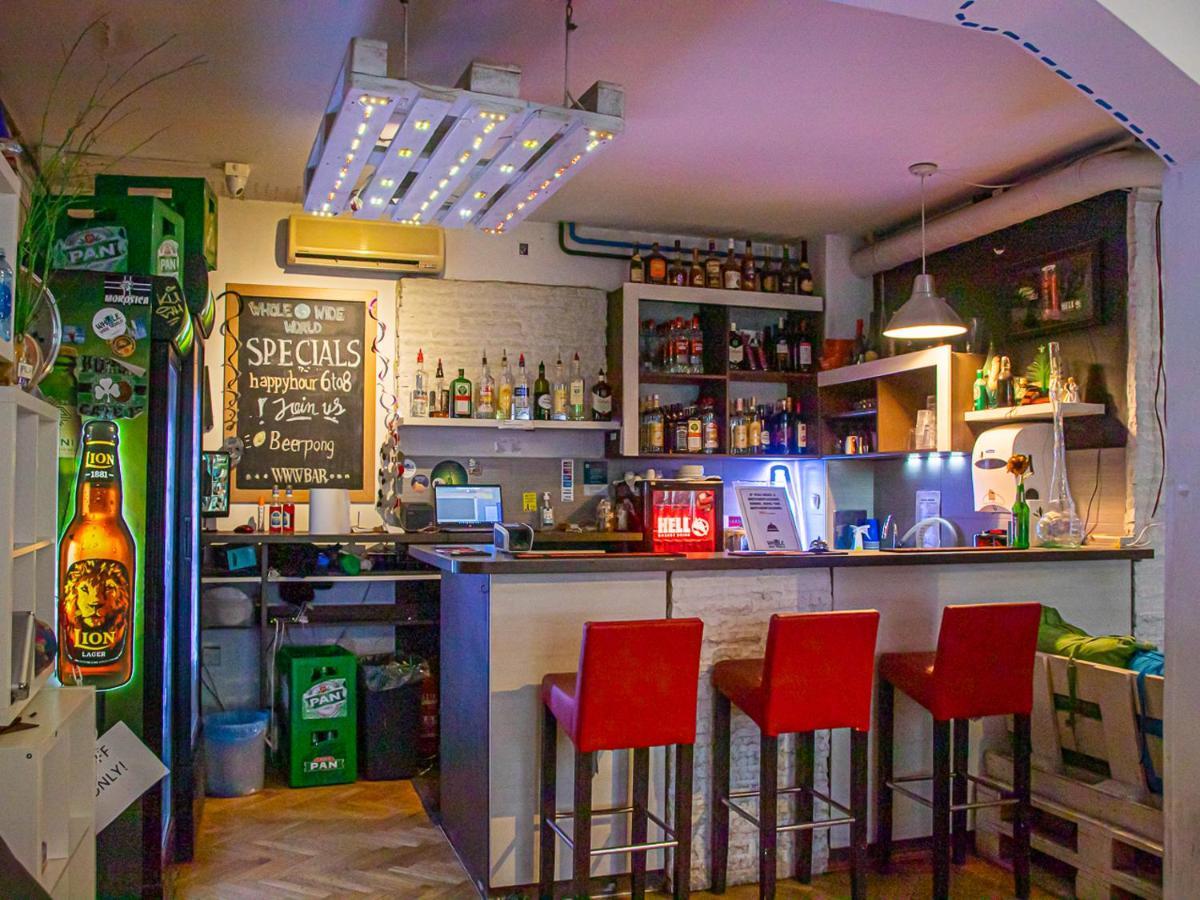Whole Wide World Hostel Zagreb Exteriör bild