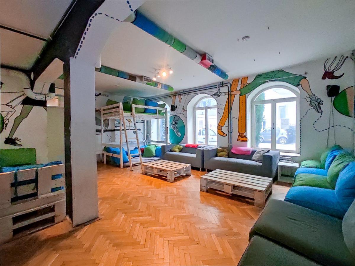 Whole Wide World Hostel Zagreb Exteriör bild