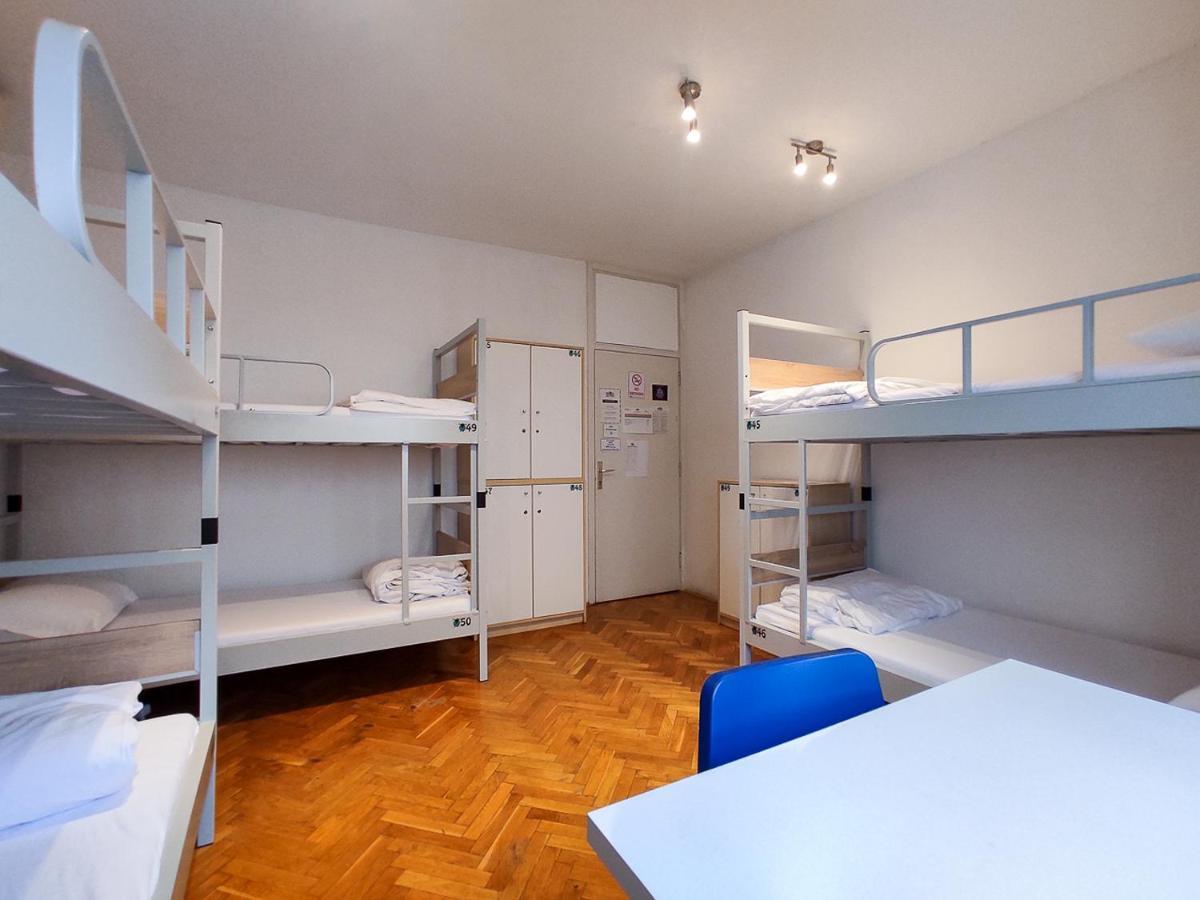 Whole Wide World Hostel Zagreb Exteriör bild